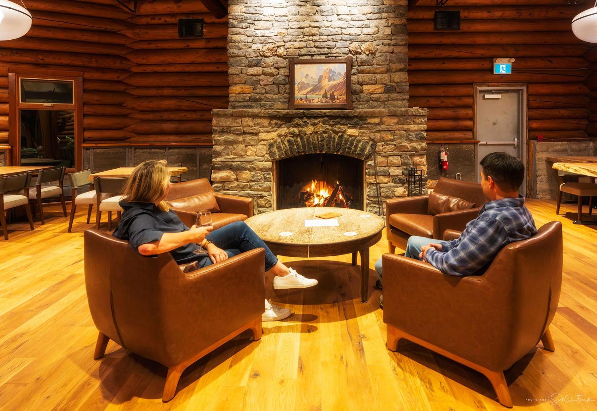 The Lodge At Bow Lake Лейк Луис Екстериор снимка