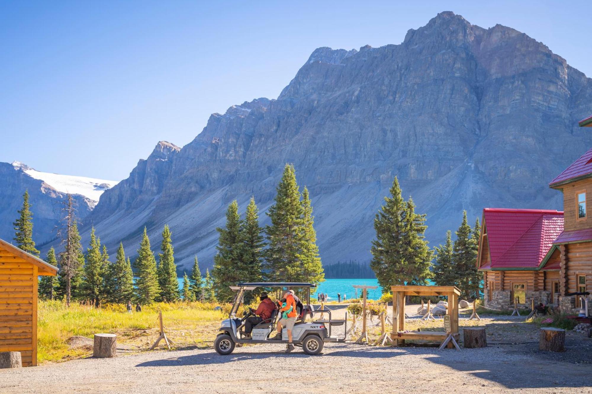 The Lodge At Bow Lake Лейк Луис Екстериор снимка