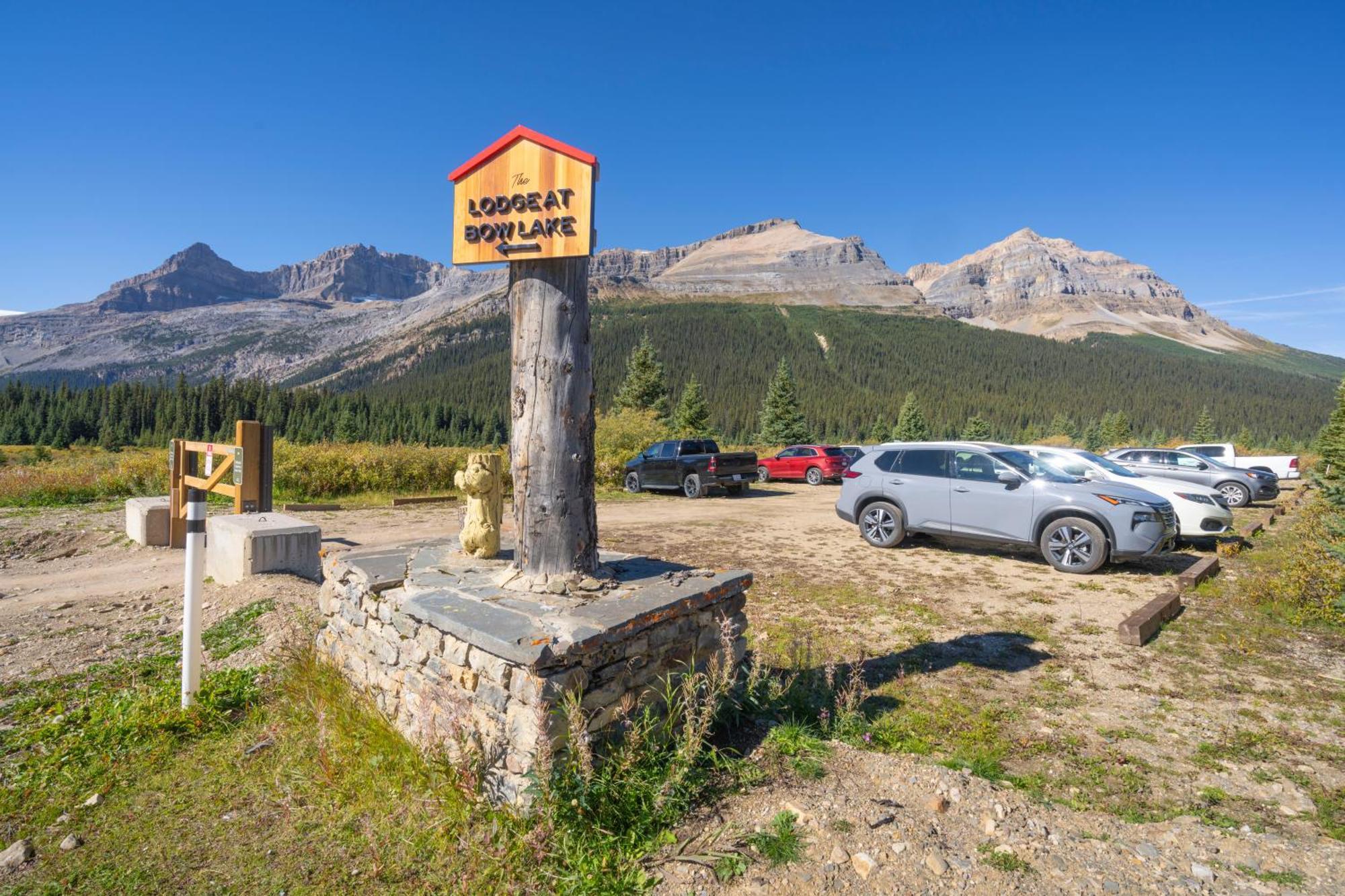 The Lodge At Bow Lake Лейк Луис Екстериор снимка