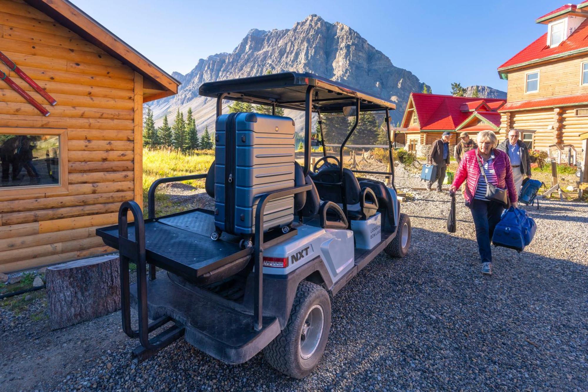 The Lodge At Bow Lake Лейк Луис Екстериор снимка