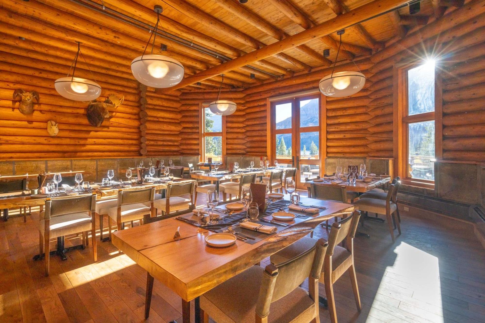 The Lodge At Bow Lake Лейк Луис Екстериор снимка
