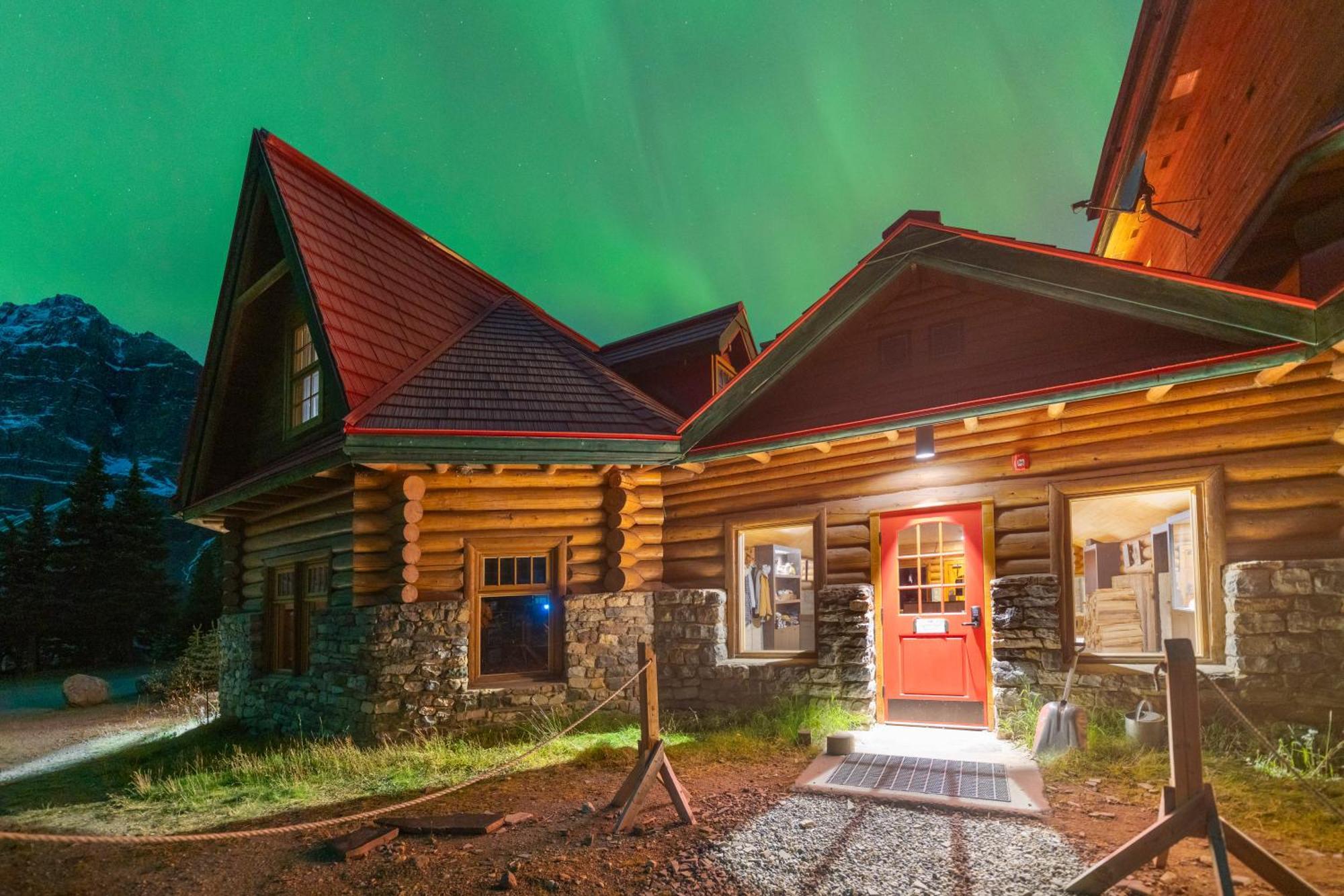 The Lodge At Bow Lake Лейк Луис Екстериор снимка