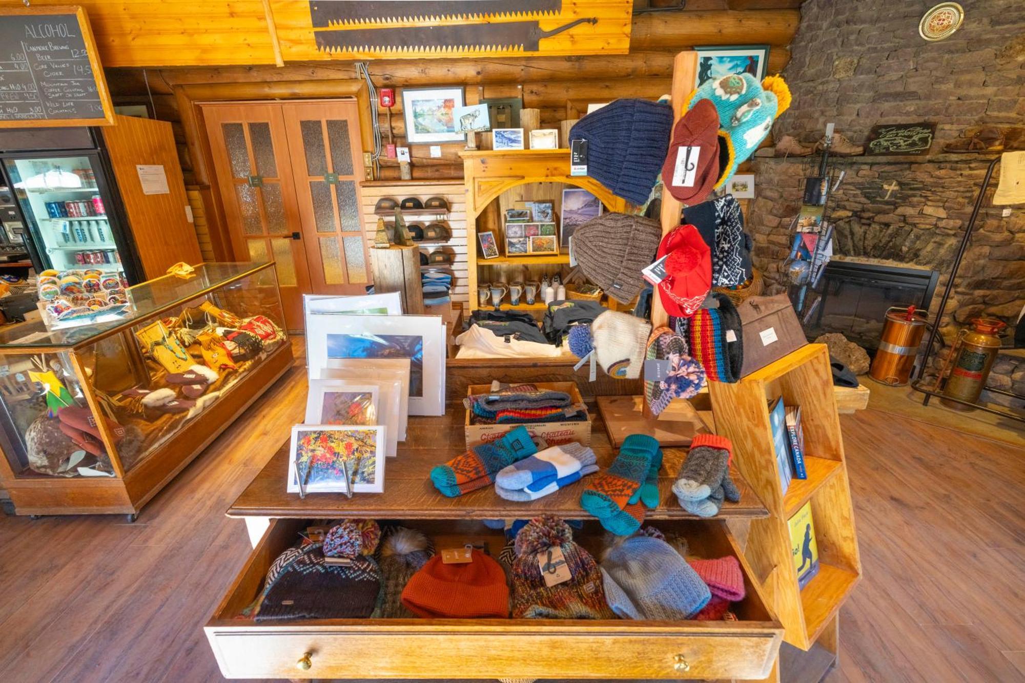 The Lodge At Bow Lake Лейк Луис Екстериор снимка