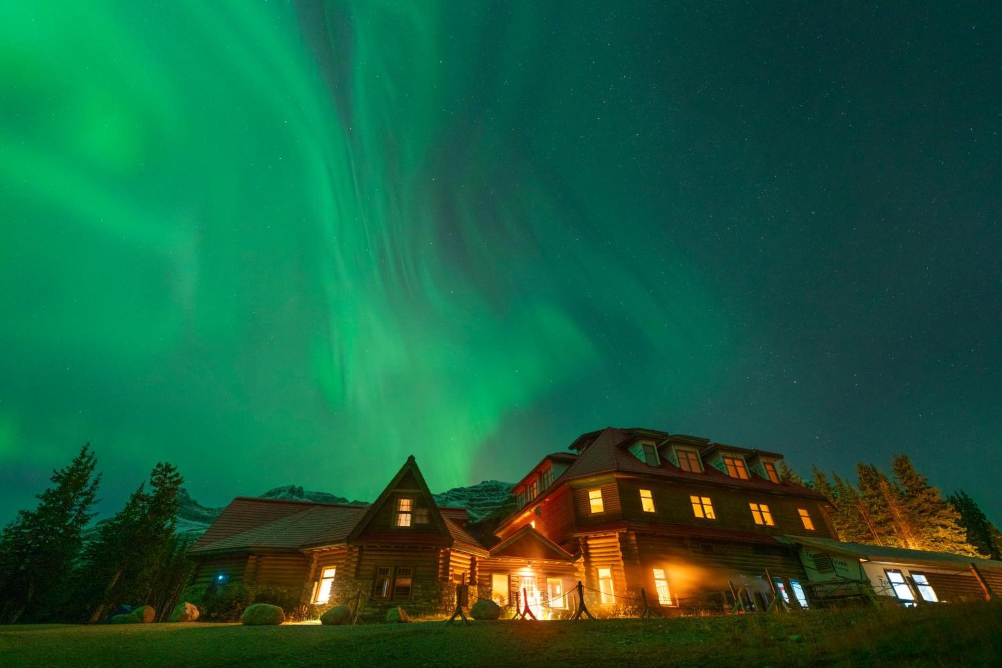 The Lodge At Bow Lake Лейк Луис Екстериор снимка